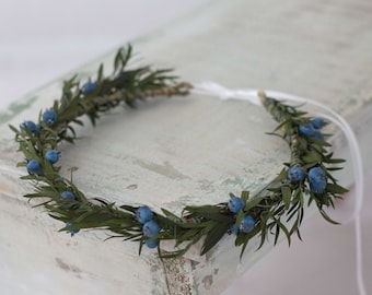 Crown with blueberries, woodland flower halo, forest greenery headband, green leaf crown, winter wedding headpiece, blueberry hair wreath,