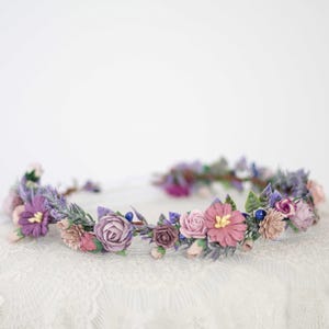 Corona di fiori color lavanda per matrimonio, graziosa corona di fiori, copricapo floreale viola, copricapo da prato, alone regolabile e flessibile per damigella d&#39;onore