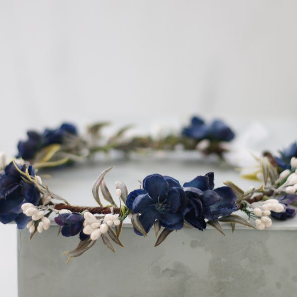 Navy blue white flower crown wedding, dark hair wreath, boho bride crown, bridal rustic crown, woodland floral crown, navy flower girl halo