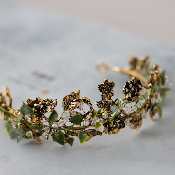 Gold leaf headband, gold green leaf and crown, gold leaves fascinator, goddess gold headband, gold leaf wreath, golden headpiece