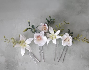 White flower hair pins, set floral hair pins, bobby pins wedding, white bridesmaid hair pin, white green flower hair clips