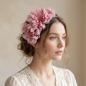 Pale Pink Flower Hairband: Romantic Floral Fascinator