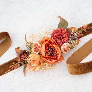 ウェディングドレス用の秋の花のベルト、ベビーシャワー用のベルベットの花のベルト、妊娠中用の秋の花のベルト、濃いオレンジ色のフラワーガールのベルト