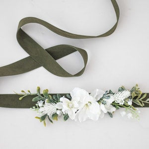 Green white flower belt for wedding dress, flower sash for baby shower, flower belt for pregnancy, flower girl belt and flower crown