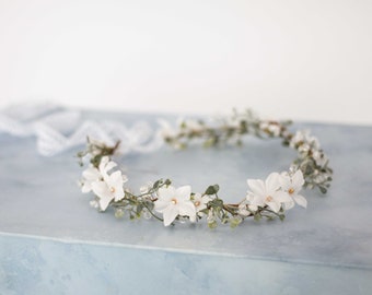 Pure white flower crown, dainty floral headband, delicate hair wreath, bohemian bride bridesmaid headpiece, flower girl halo adjustable