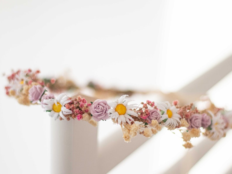 Meadow flower crown, dried flower crown for wedding, purple pink flower halo, preserved floral crown, dainty flower headband, flower girl imagem 7