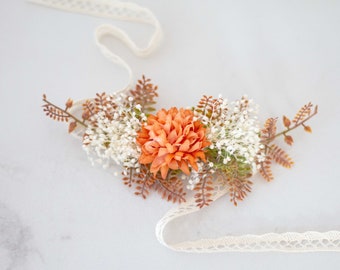 Orange flower corsage bracelet, boho wrist corsage, autumn wedding bracelet, fall flower bracelet for mothers bridesmaids flower girls