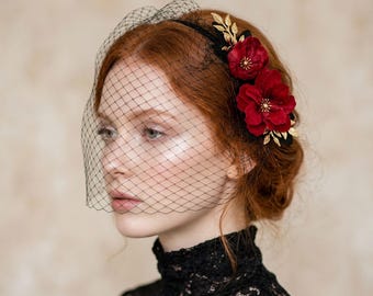 Fascinator con fiori, cerchietto decorazione per la testa