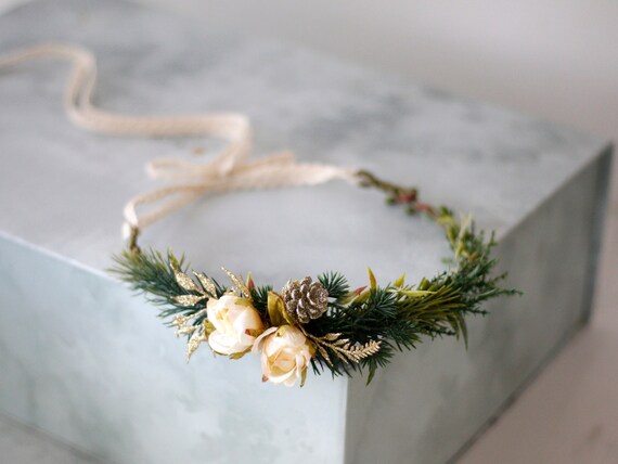 Illustration of Winter Flower Crown Ideas