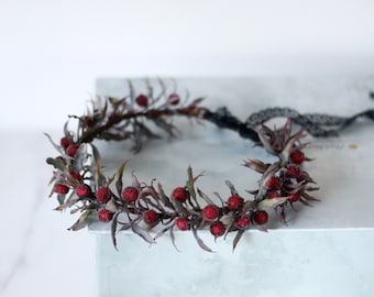 Winter crown, burgundy flower crown, burgundy berry hair crown, dark wedding crown, winter bridal flower crown, winter wedding decor