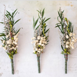 Babies breath boutonniere for men, wedding boutonniere groom, preserved flowers boutonnière groomsmen, prom boutonnieres button hole