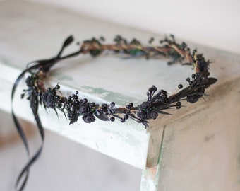 Black flower crown wedding, dainty flower headband, delicate headpiece, dark hair crown, gothic wedding hairband, bridesmaid hair wreath