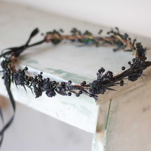 Black flower crown wedding, dainty flower headband, delicate headpiece, dark hair crown, gothic wedding hairband, bridesmaid hair wreath