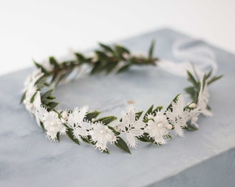 White flower crown wedding, pure white hair wreath, boho floral headband, bride headpiece, rustic flower garland, flower girl halo