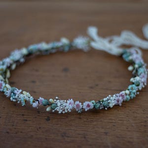 Dried flower hair wreath for wedding, boho bridal headpiece, rustic floral hair piece, baby&#39;s breath woman hairband, dainty flower girl halo