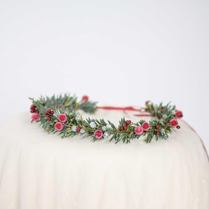 Winter flower crown, red berry hairband, evergreen headpiece, thuja hairband, wedding holiday halo, forest hair crown, christmas photo props