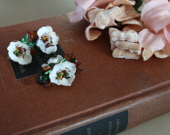 Vintage 1930's White Flower Screw Back Earring and Brooch Set Made From Shells