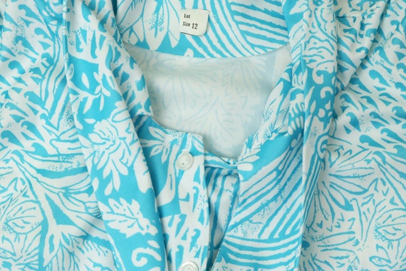 Vintage 70's Blue and White Hawaiian Print Floral… - image 7