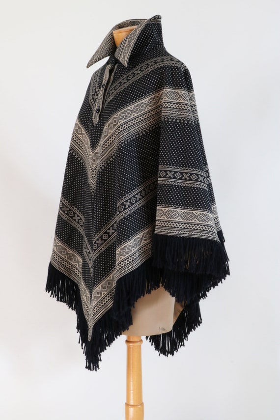 Vintage 70’s Poncho Black and Tan Chevron Pattern… - image 3