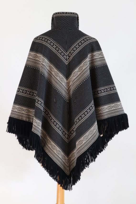 Vintage 70’s Poncho Black and Tan Chevron Pattern… - image 5