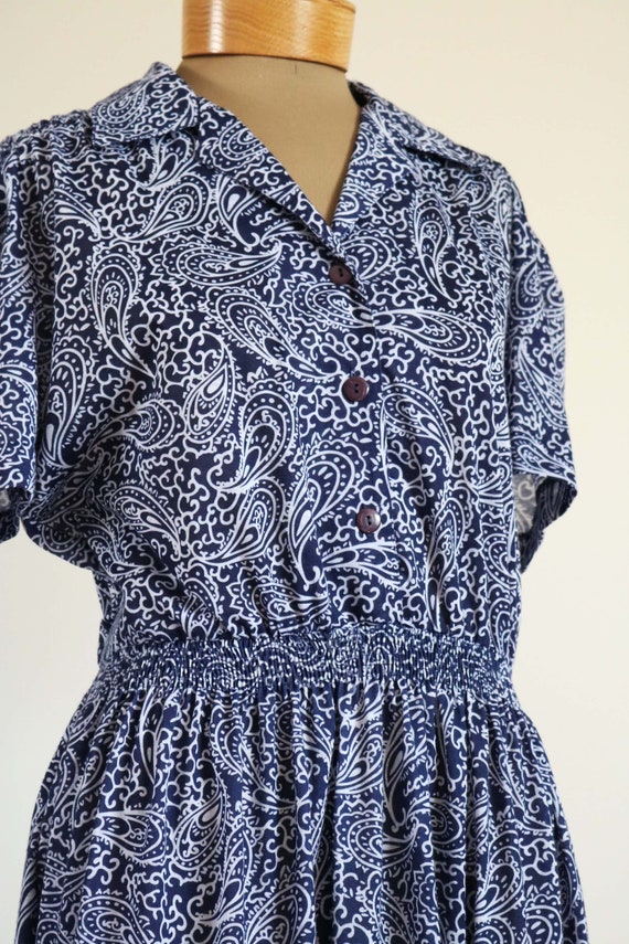 Vintage 1980's Blue and White Paisley Shirtwaist … - image 5