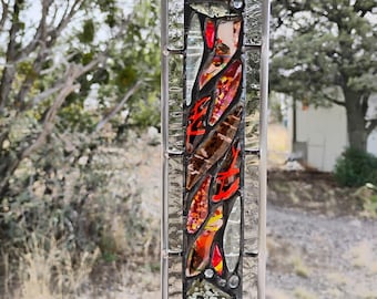 Adorno colgante de vidriera - Moderno, abstracto y contemporáneo - Brillantes gemas de vidrio fusionado hechas a mano y coloridas - Regalo
