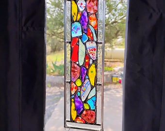 Adorno colgante de vidriera - Moderno, abstracto y contemporáneo - Brillantes gemas de vidrio fusionado hechas a mano y coloridas - Regalo