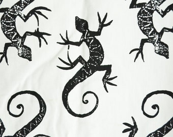 Vintage Fabric // 1980s Geckos Novelty Print White Cotton Fabric // Vintage Yardage // 4 Yards