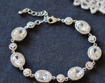 Silver Halo CZ Crystal Bracelet for Brides-to-Be Stunning Wedding Gift Crystal Bridal Bracelet in Oval and Round Design B117