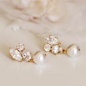 Gold Bridal Earrings, Rose Gold White Ivory Pearl Earrings, Bridesmaid Earrings, Gold Wedding Jewelry, Mother Gift E101