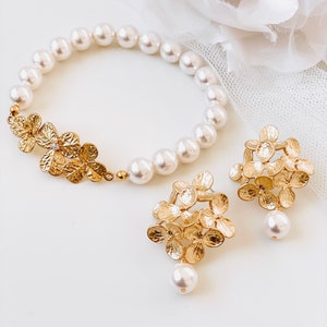 Gold Floral Bridal Earrings and Bracelet Set, Pearl Wedding Earrings and Bracelet Set, Garden Wedding Jewelry Set S301