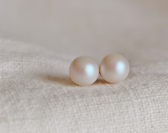 Pearl Bridal Stud Earrings Rose Gold White Pearl Studs, Pearl Bridesmaid Studs 8mm Pearl Maid of Honor Gift Wedding Jewelry E126