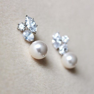 pearl bridal earrings, pearl wedding earrings , bridesmaid earrings, wedding jewelry by dreamislandjewellery