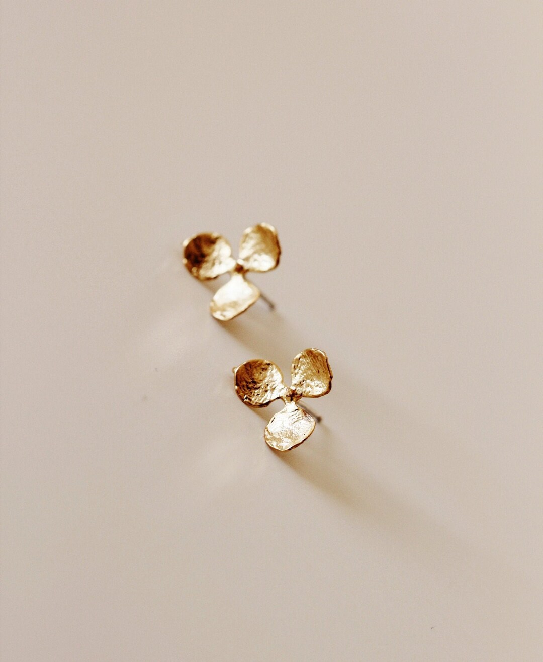 Hydrangea Gold Stud Earrings, Delicate Gold Flower Stud Earrings, Pearl ...