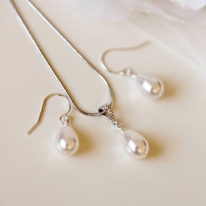 Classic Pearl Wedding Jewelry Set, Teardrop Pearl Earrings and Necklace Set, Pearl Bridesmaid Gift Set, Minimalist Pearl Jewelry Set S102