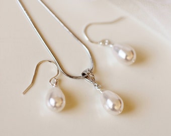 Classic Pearl Wedding Jewelry Set, Teardrop Pearl Earrings and Necklace Set, Pearl Bridesmaid Gift Set Minimalist Pearl Jewelry Set S102