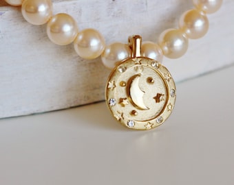 Mond Armband, Mond und Stern Armband für Frauen, samtiges Ivory Perlenarmband mit Gold Mond Stern Charm