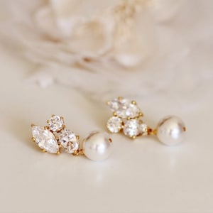 Gold Bridal Earrings, Vintage Gold Pearl Earrings, Mother of the Bride Gift, Mother of the Groom Gift, Fall Wedding Gift for Mom E101 White Ivory 10mm