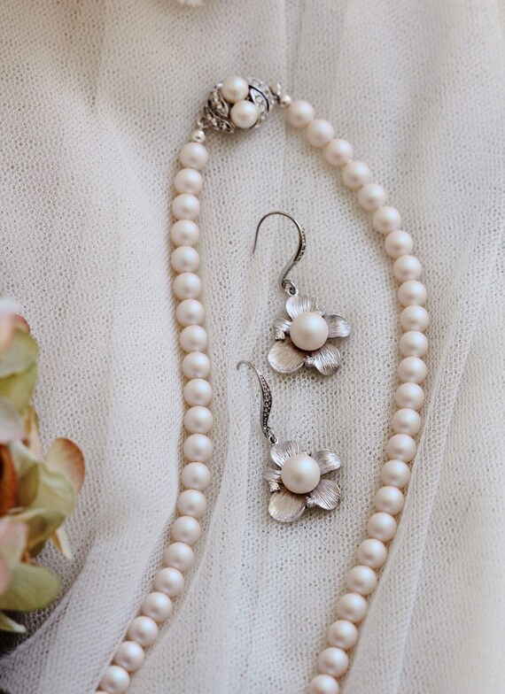 New pearl hotsell necklace