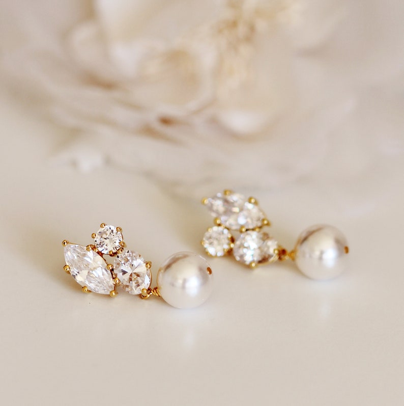 Gold Bridal Earrings, Rose Gold White Ivory Pearl Earrings, Bridesmaid Earrings, Gold Wedding Jewelry, Mother Gift E101 