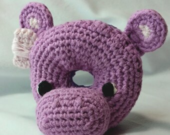 Gehäkelte lila Nilpferd Donut Baby Kleinkind Rattler Spielzeug Amigurumi Stuffie, mit Baumwollgarn und waschbar gemacht