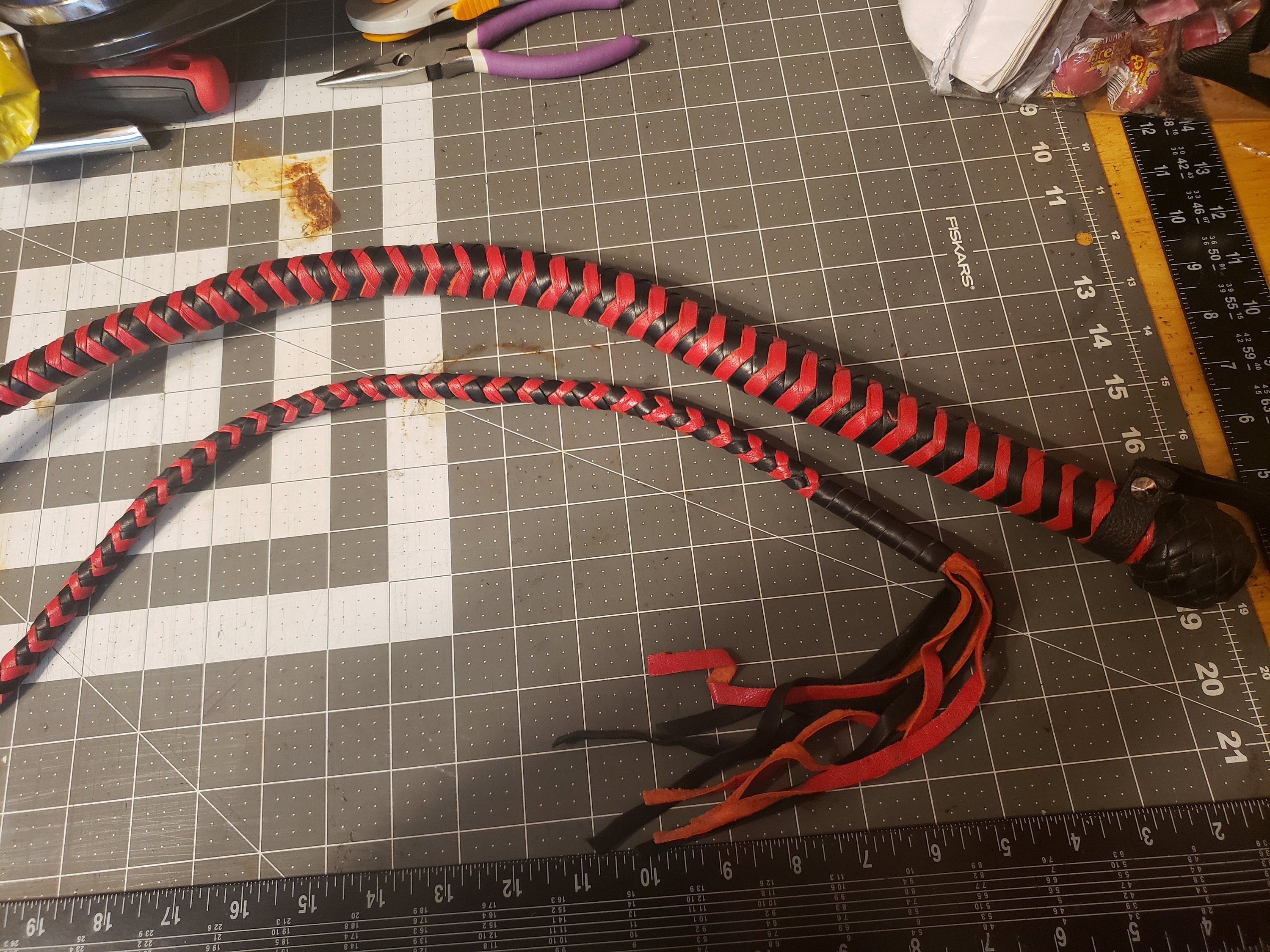 5 ft long black and red leather 12 plait bullwhip bdsm bondage cosplay