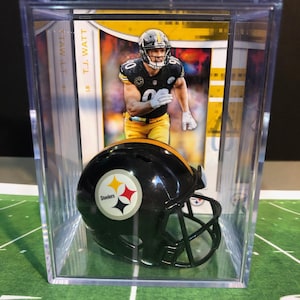 Mini capacete do Pittsburgh Steelers Shadowbox com cartão T.J. Watt