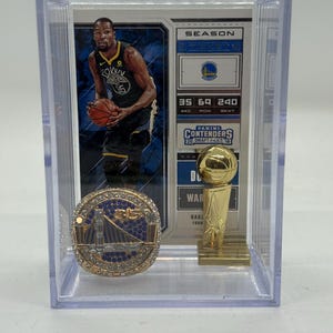 Ensemble de bagues commémoratives et de présentoirs de trophées du championnat NBA Golden State Warriors 2018 avec carte Kevin Durant