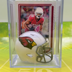 Miniatura de capacete do Arizona Cardinals em caixa de sombra com cartão de Marvin Harrison Jr.