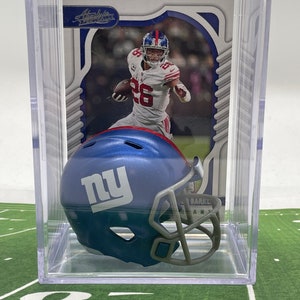 Shadowbox per casco Mini Revolution Saquon Barkley dei New York Giants con card