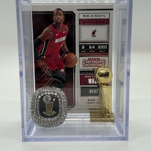 Ensemble de bagues commémoratives et de trophées du championnat NBA Miami Heat 2006 avec carte Dwyane Wade