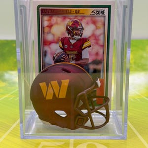 Washington Commanders Mini Helmet Shadowbox med Jayden Daniels-kort
