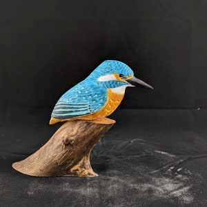 Hand Carved Kingfisher Wood Sculpture: Nature Inspired Bird Decor