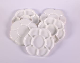White Plastic Flower Shape Paint Palette Mixing Tray Kids Art Painting & Mixing